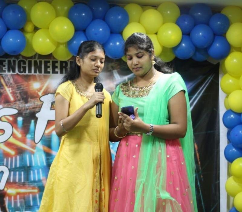 singing by freshers